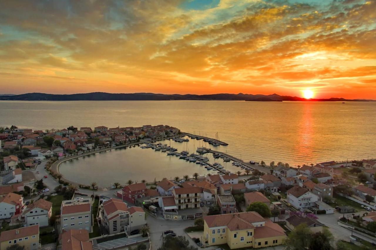 Apartments And Rooms By The Sea Bibinje, Zadar - 6199 Bagian luar foto