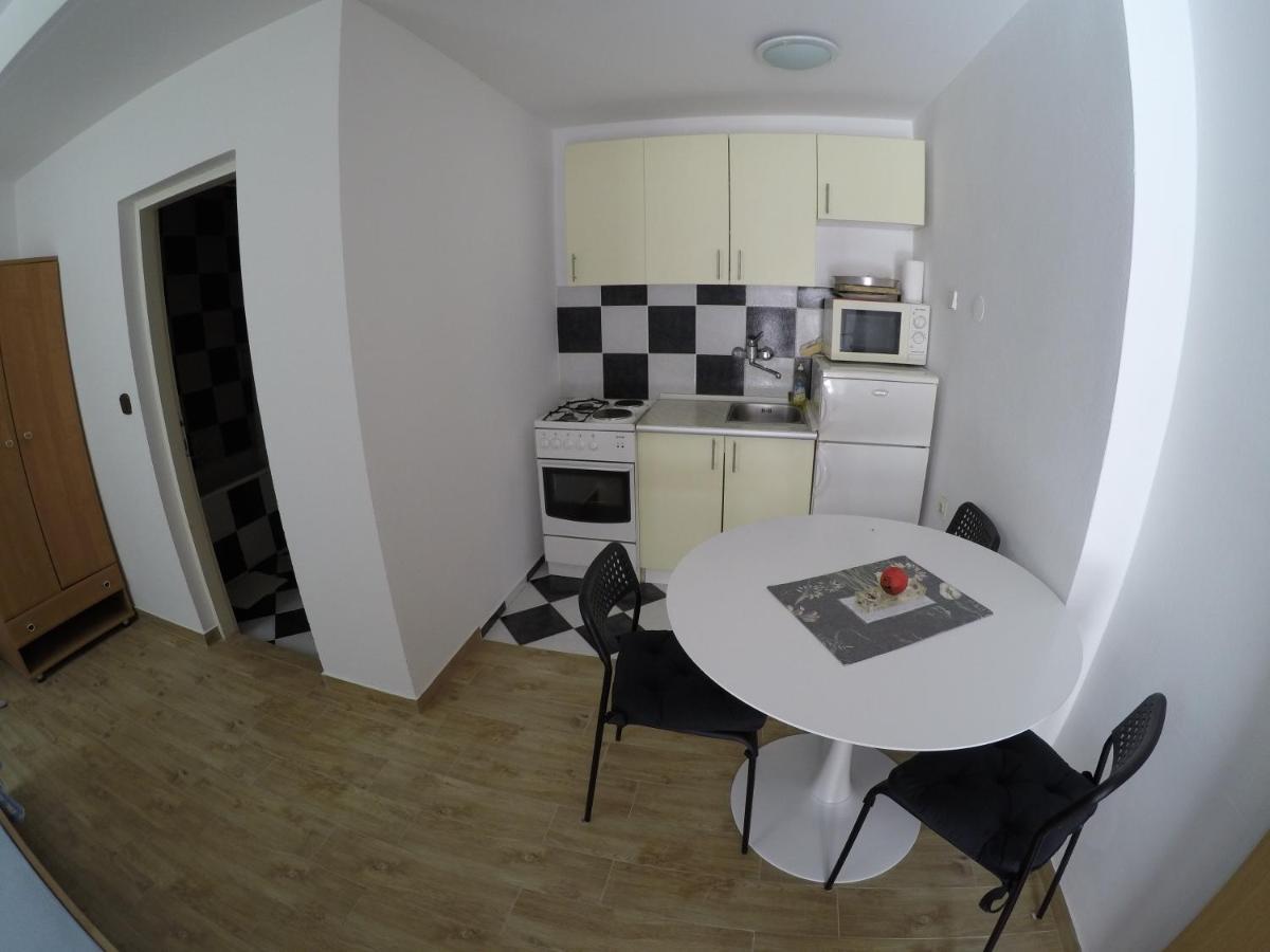 Apartments And Rooms By The Sea Bibinje, Zadar - 6199 Bagian luar foto