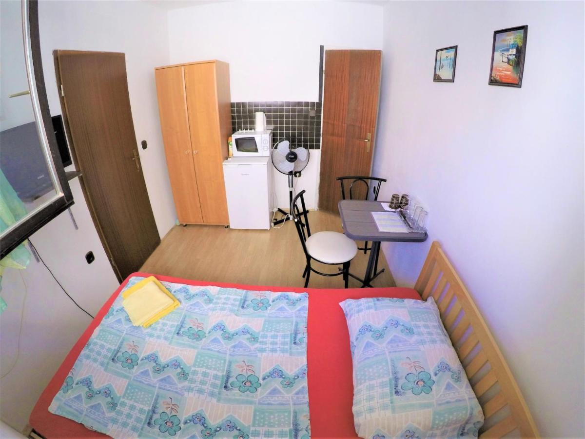 Apartments And Rooms By The Sea Bibinje, Zadar - 6199 Bagian luar foto