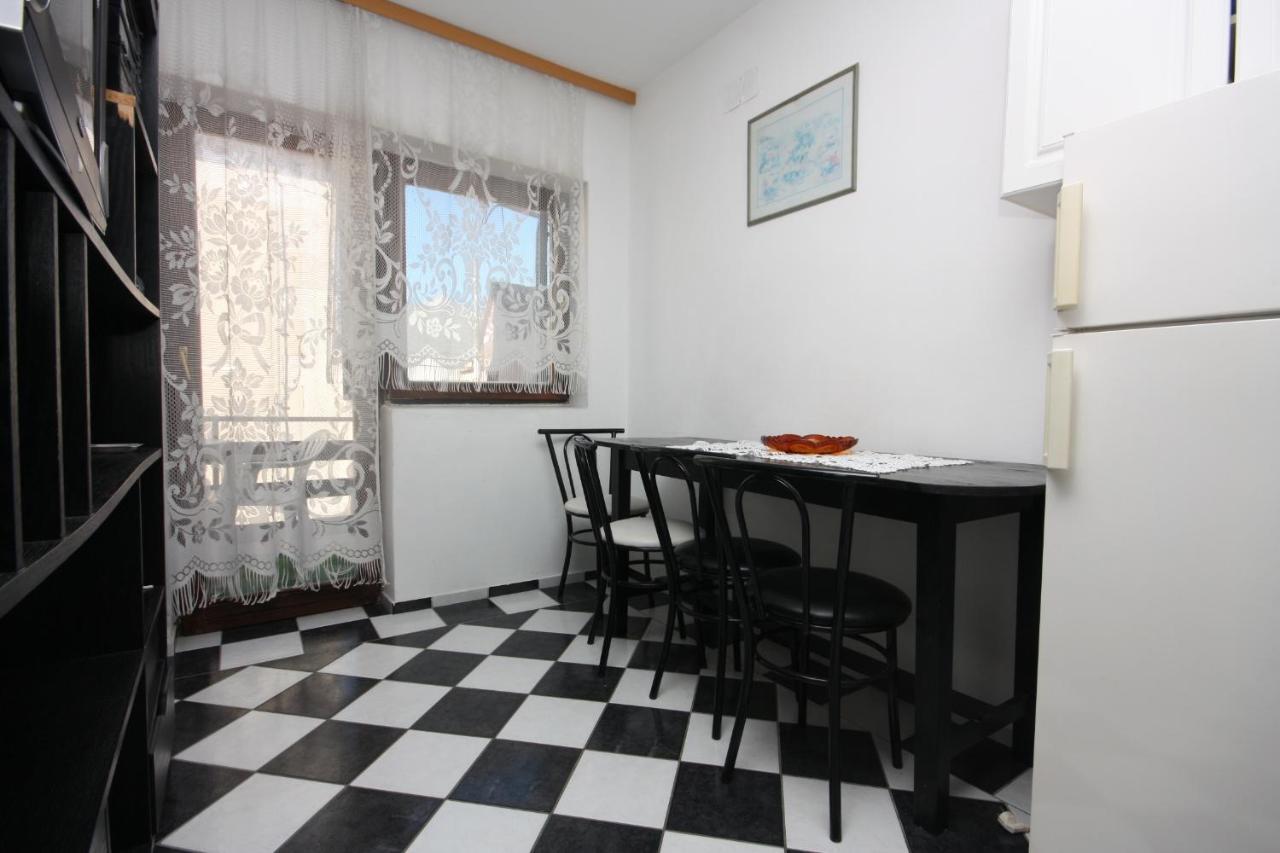 Apartments And Rooms By The Sea Bibinje, Zadar - 6199 Bagian luar foto